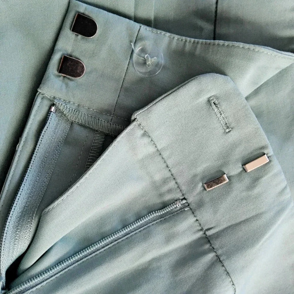 Ann Taylor Curvy Fit Cropped Pants - Size 4 - Picture 2 of 6